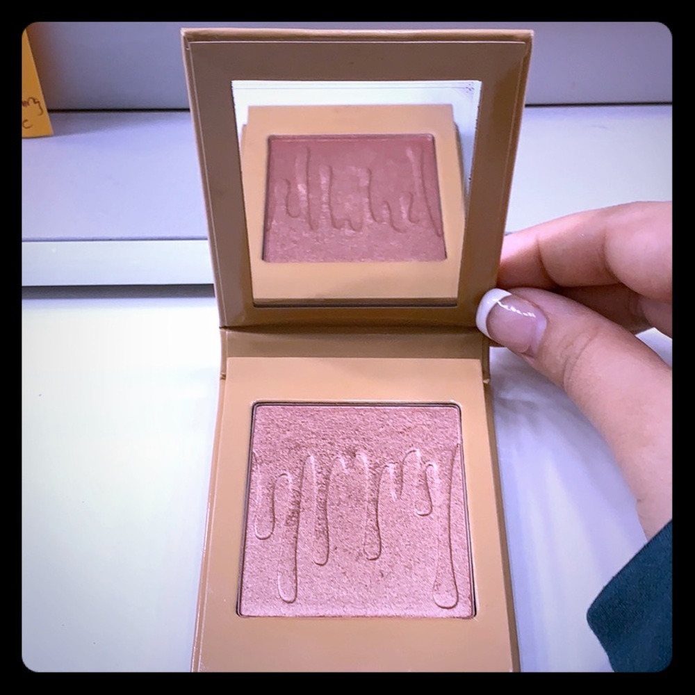 Kylie Cosmetic/ Blush